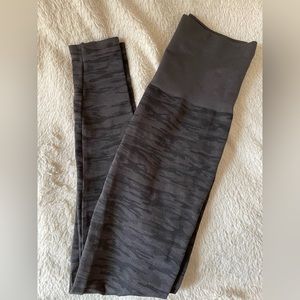 Assets shaping leggings. Medium. Grey camouflage. Excellent condition.